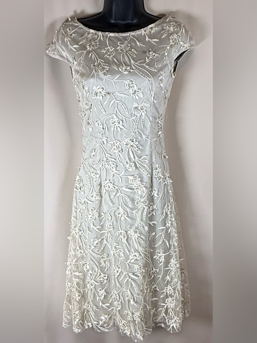 ✨ THEIA Chrisley Petal Beaded Cocktail Dress Champagne - NWT Size 0